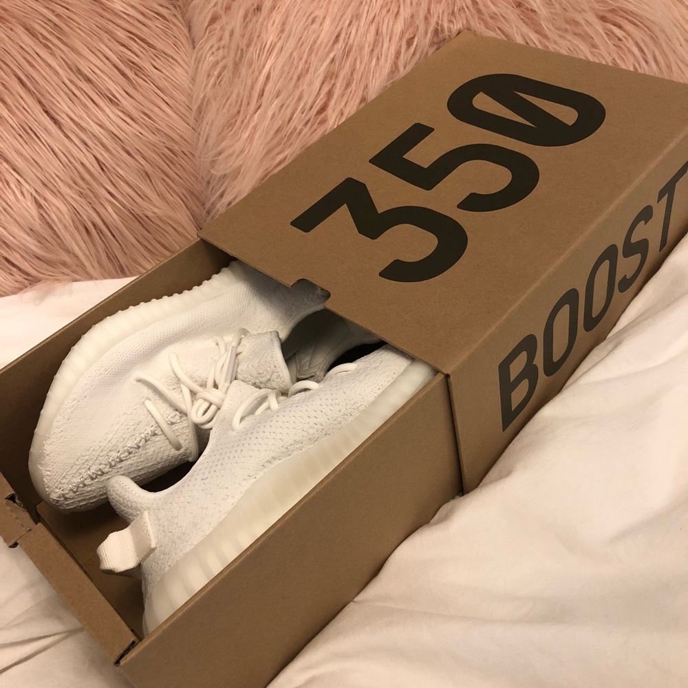Yeezy Boost 350 Triple White Women’s 8.5 Mens 7